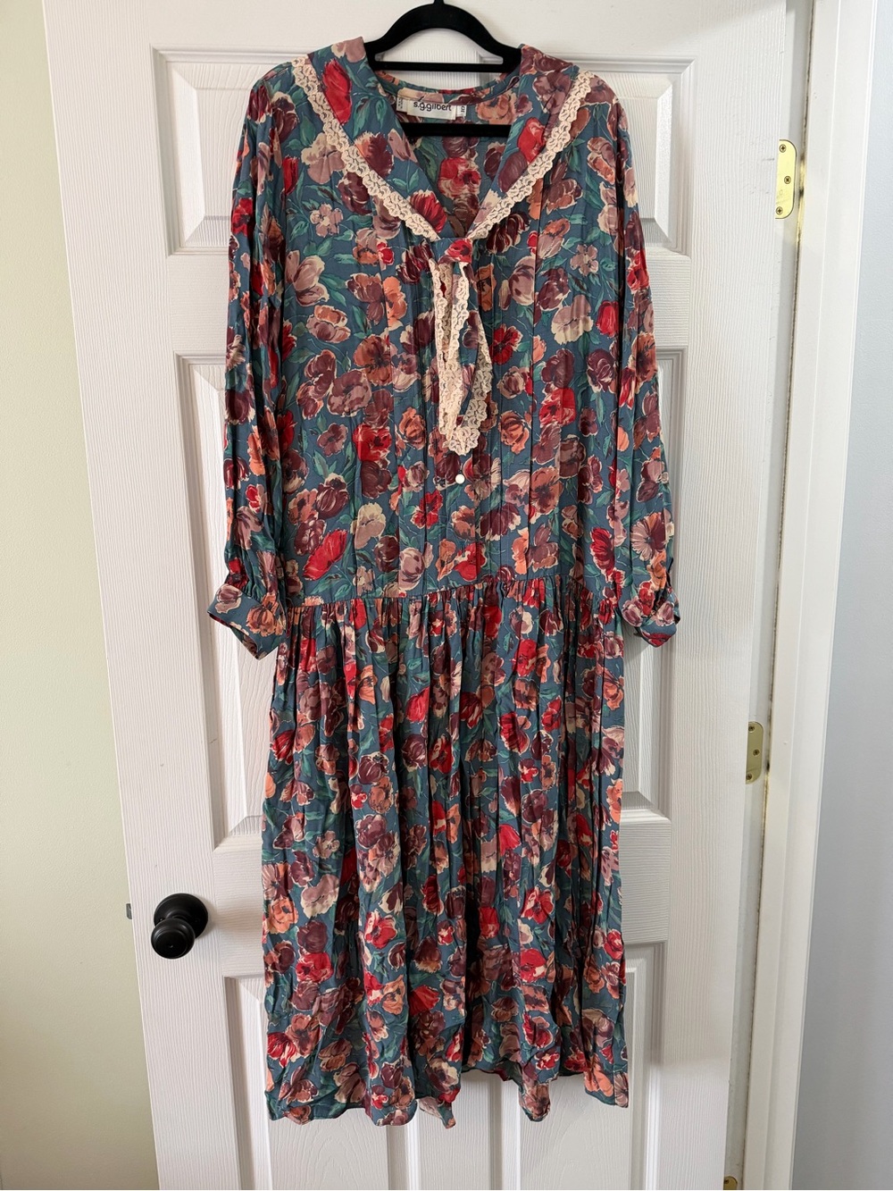 Vintage-Inspired Floral Midi Dress with Lace Tie